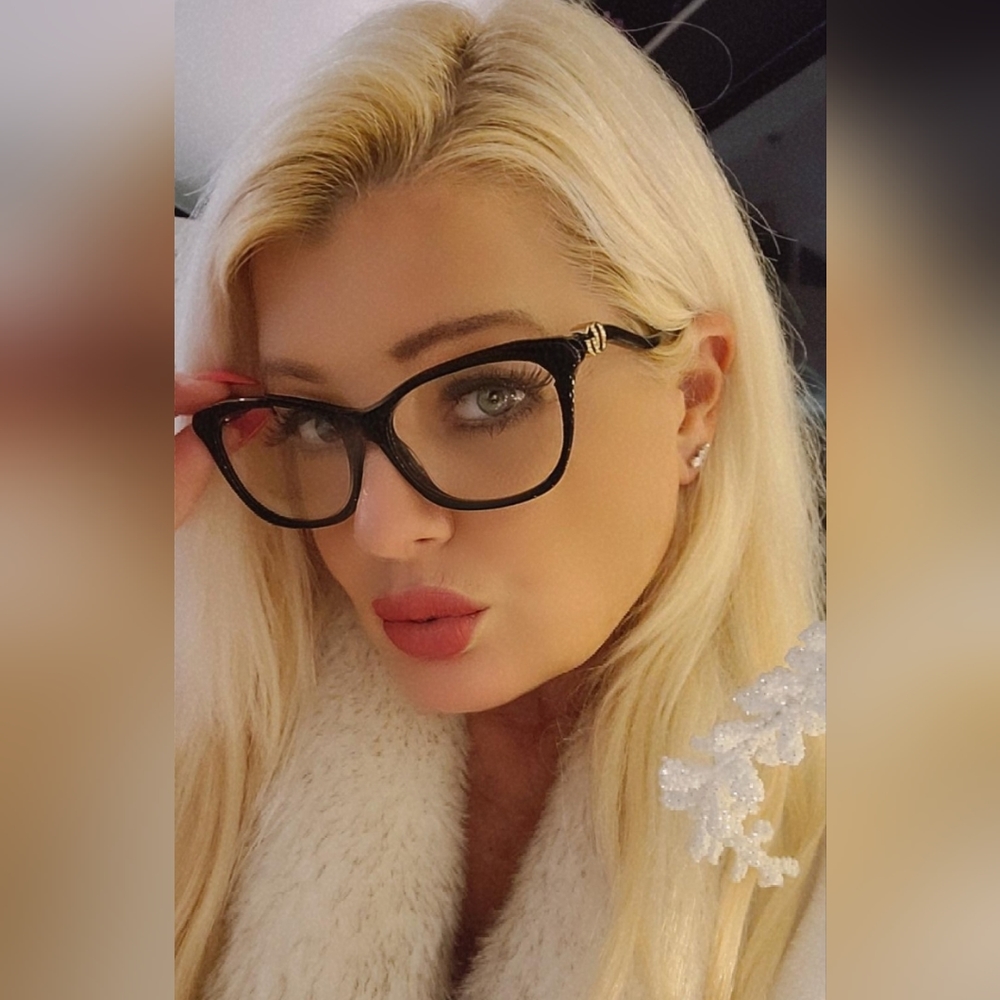 Meet your Posher, Kelly